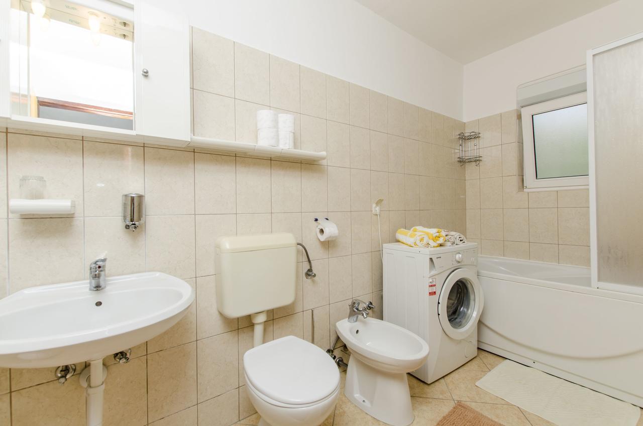 Apartment Danijela Primosten Ngoại thất bức ảnh